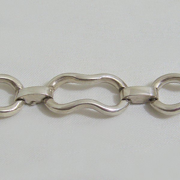 (b1222)Silver bracelet with links and chain.